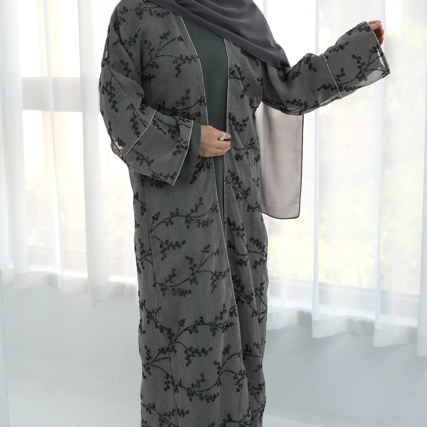 Luxury Embroidered Dubai Abaya Dress with Inner Elegant Arabic Women Party Jalabiya Eid Muslim Church Clothing New Turkey Kaftan