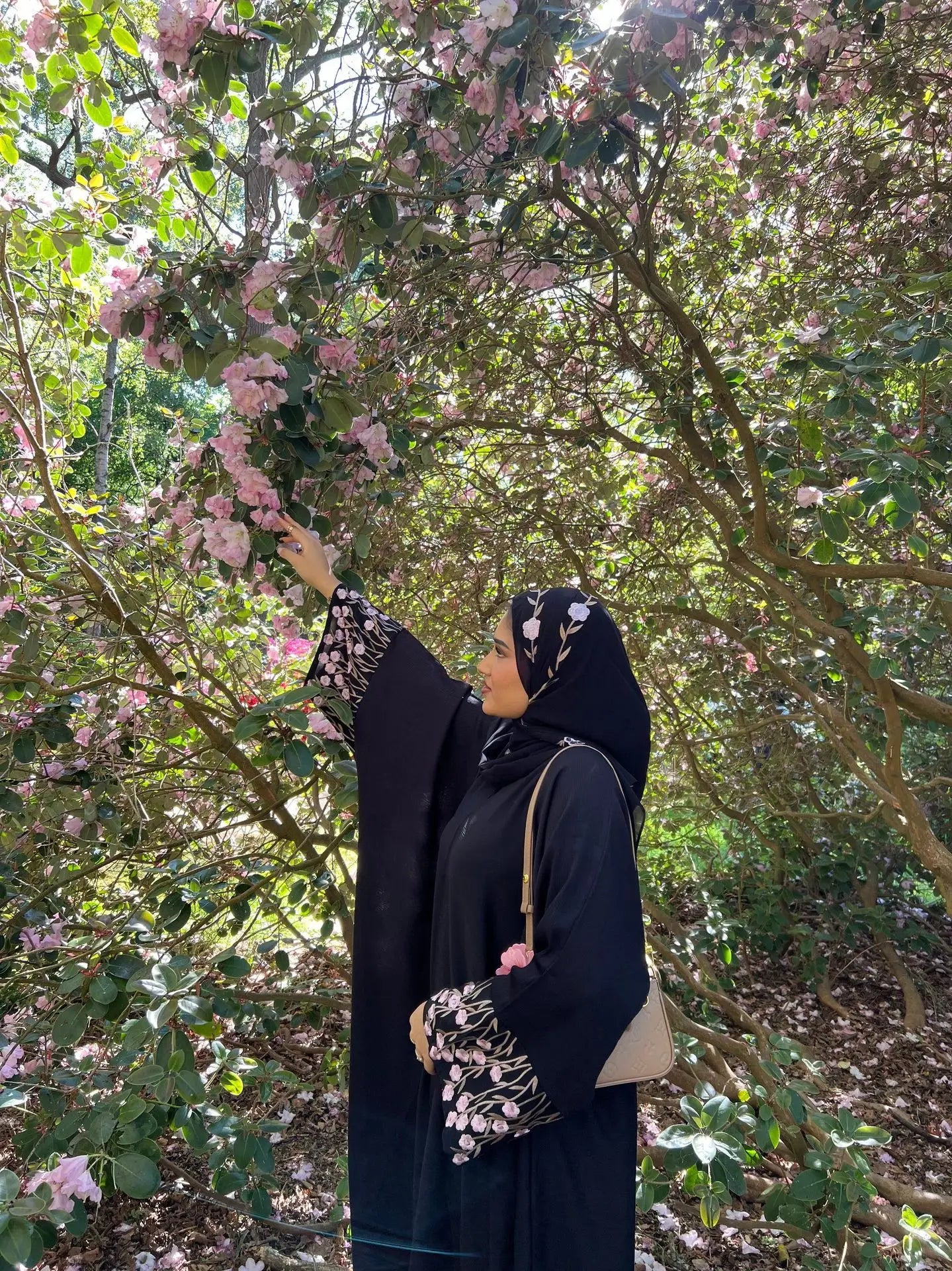 Islamic Clothes Black Flower Embroidery Abayas for Women Dubai Cardigan Muslim Saudi Open Abaya Kimono Luxury Hijab Dress Kaftan