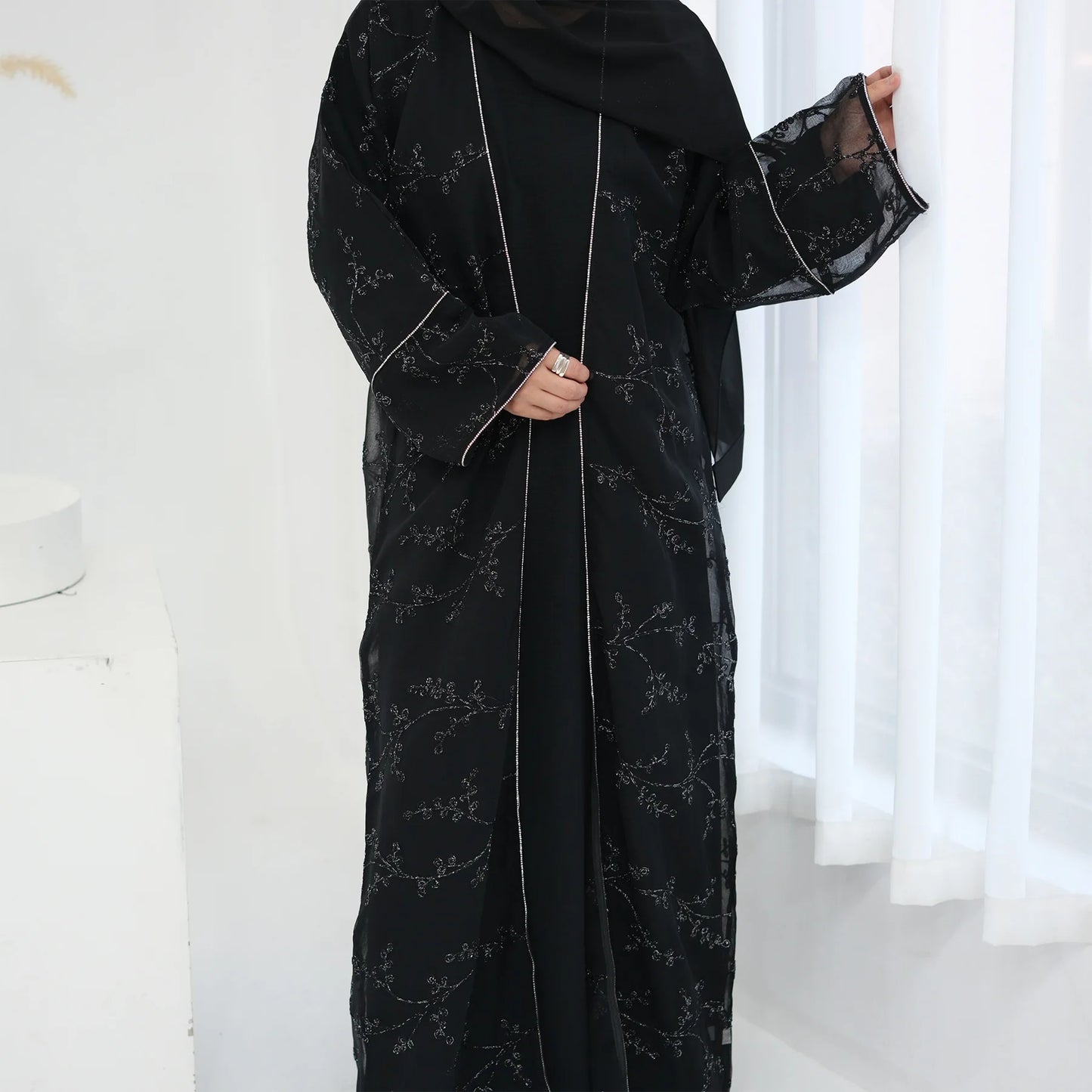Luxury Embroidered Dubai Abaya Dress with Inner Elegant Arabic Women Party Jalabiya Eid Muslim Church Clothing New Turkey Kaftan